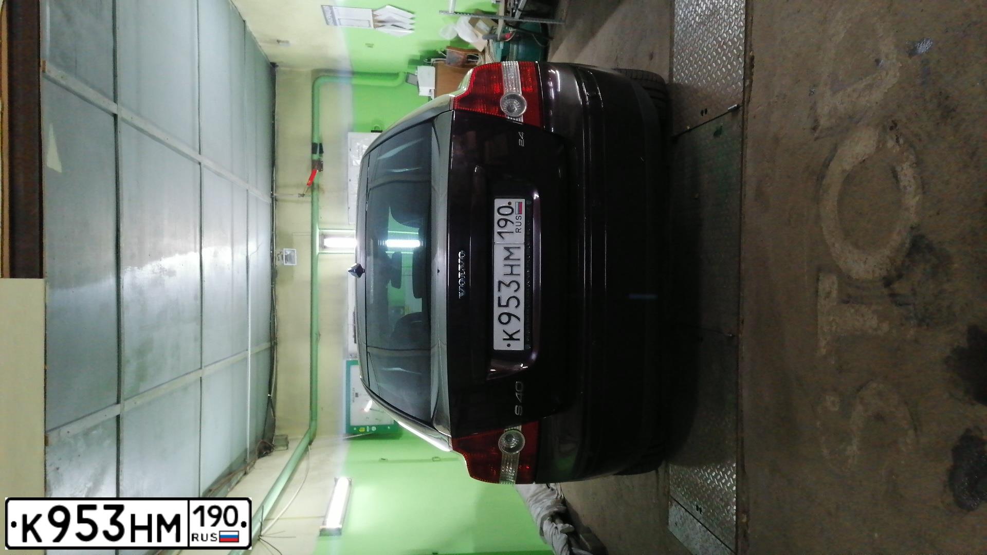 Фото автомобиля VOLVO S40, 2007 — госномер К953НМ190. Цвет: БОРДОВЫЙ