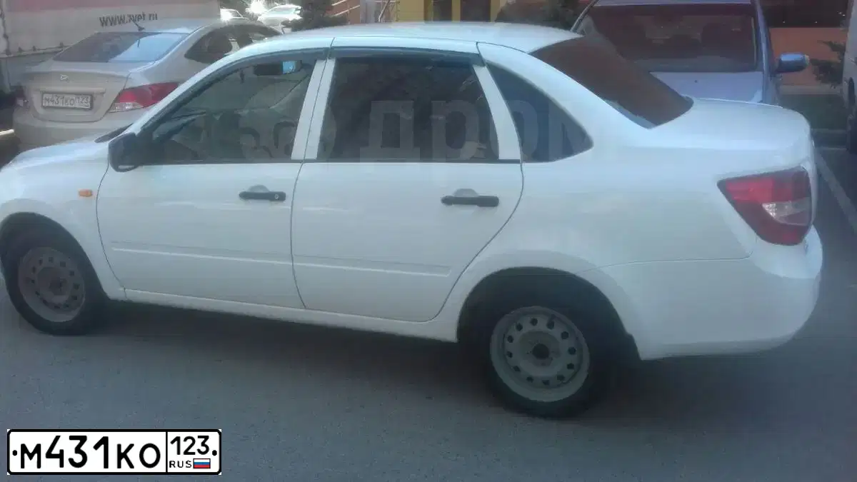 Фото автомобиля HYUNDAI SOLARIS, 2011 — госномер М431КО123. Цвет: БЕЖЕВО-СЕРЫЙ