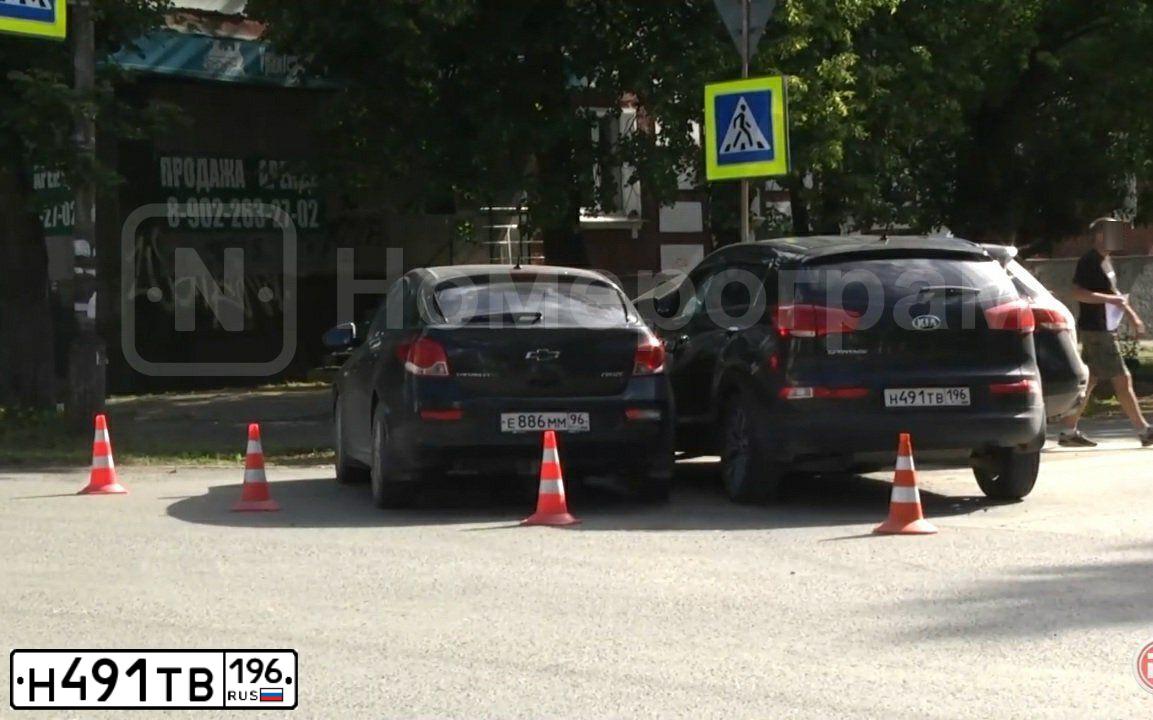 Фото автомобиля KIA SPORTAGE, 2015 — госномер Н491ТВ196. Цвет: ЧЕРНЫЙ