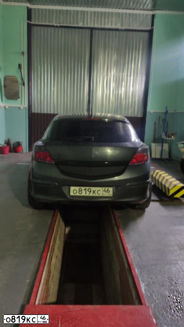 Фото автомобиля OPEL ASTRA, 2010 — госномер О819КС46. Цвет: синий