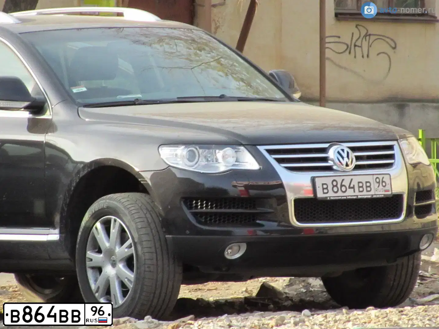 Фото автомобиля VOLKSWAGEN TOUAREG, 2008 — госномер М265НН799. Цвет: ЧЕРНЫЙ
