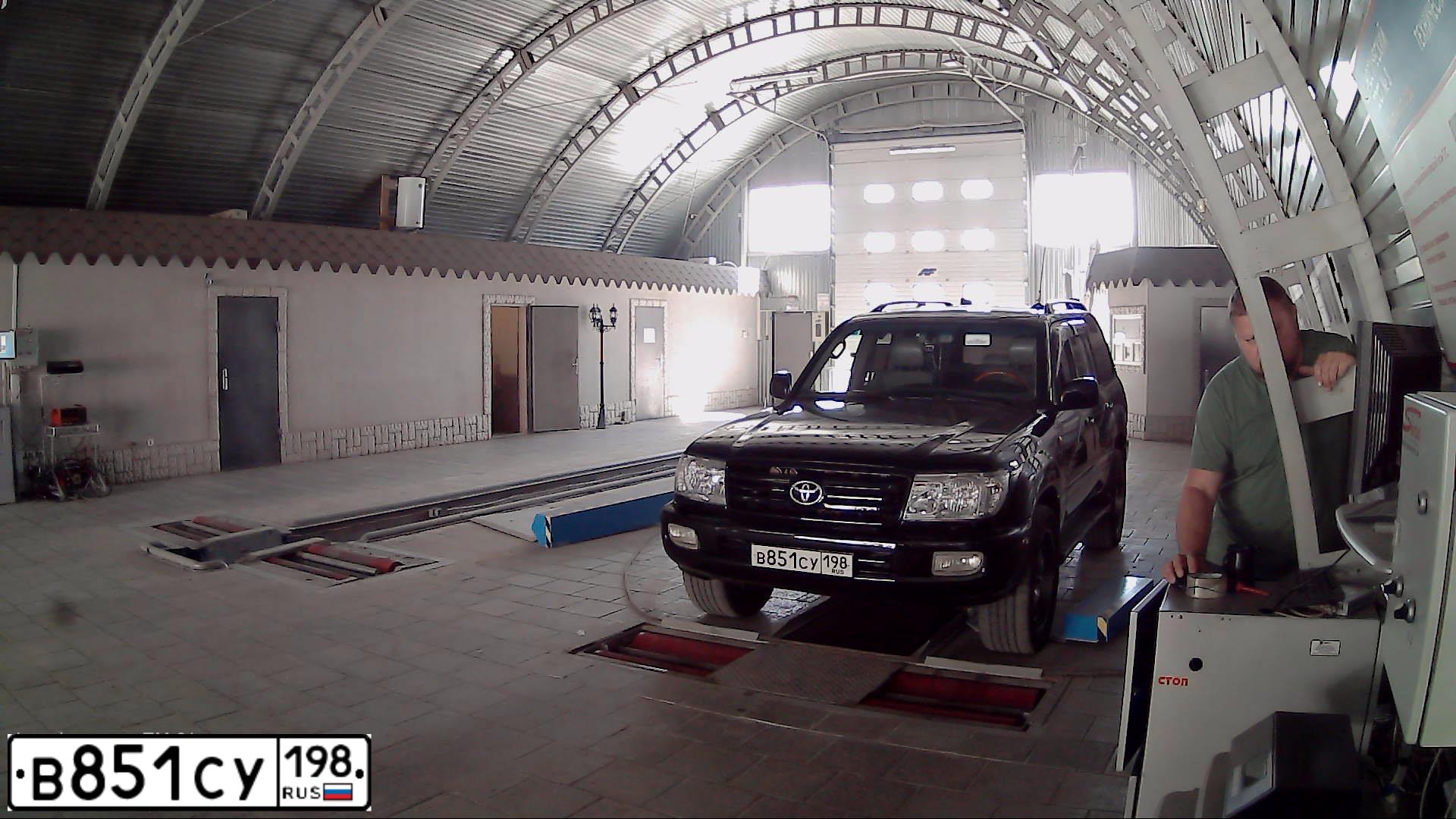 Фото автомобиля TOYOTA LANDCRUISER, 2007 — госномер В851СУ198. Цвет: ЧЕРНЫЙ