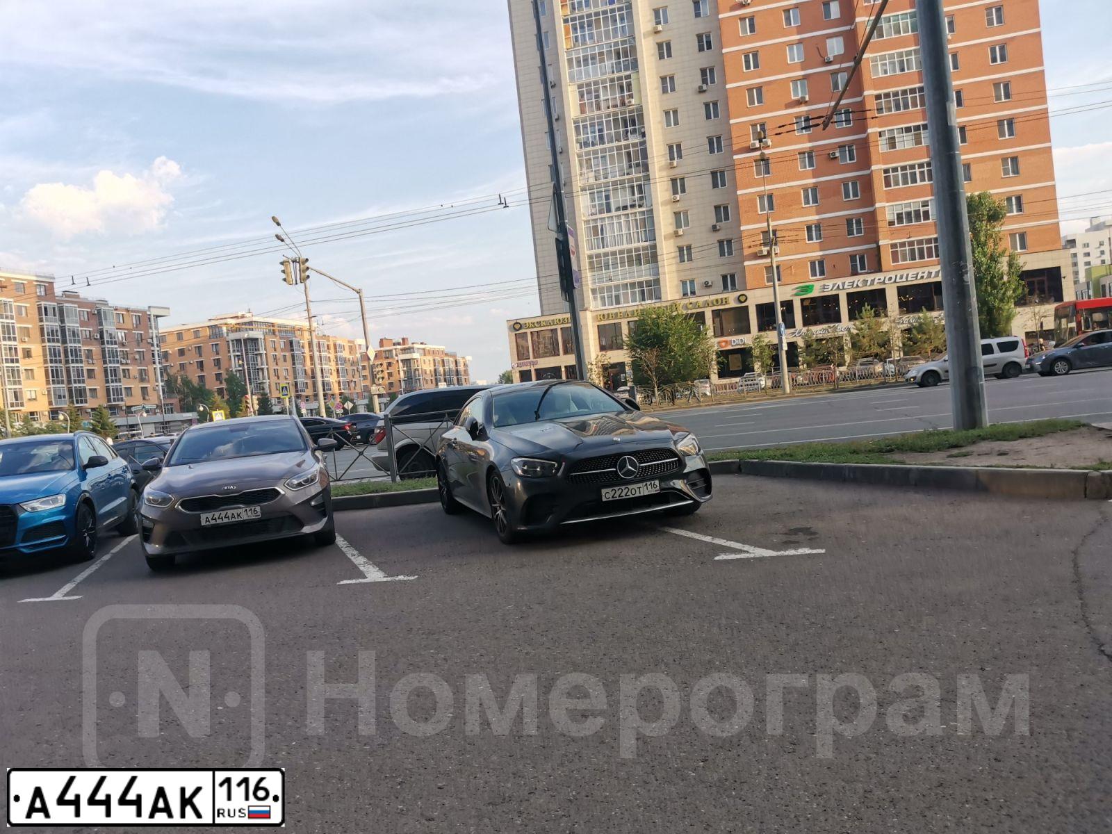 Фото автомобиля KIA RIO, 2013 — госномер А444АК116. Цвет: Серый