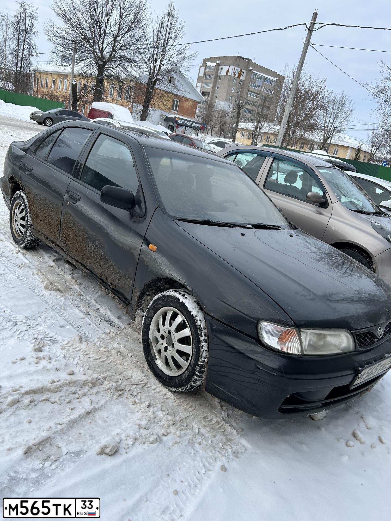 Фото автомобиля NISSAN ALMERA, 1998 — госномер М565ТК33. Цвет: ЧЕРНЫЙ