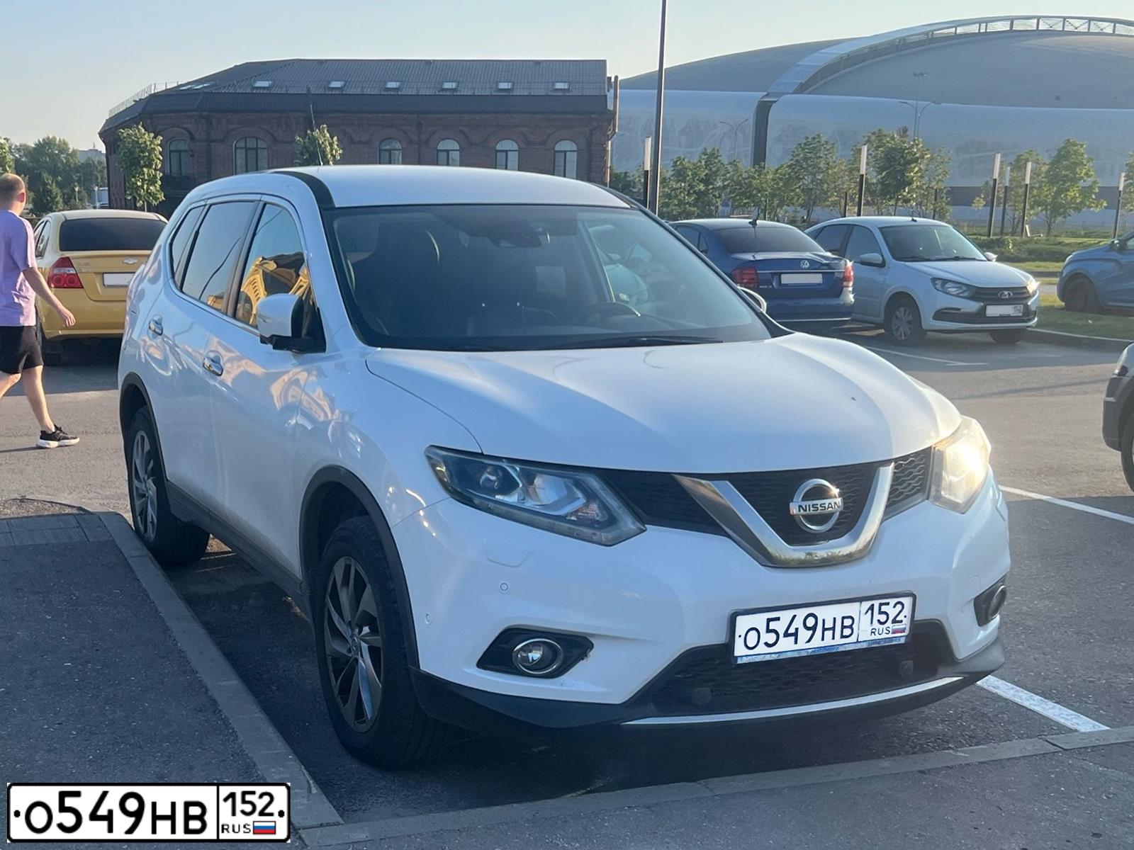 Фото автомобиля NISSAN X-TRAIL, 2016 — госномер О549НВ152. Цвет: БЕЛЫЙ