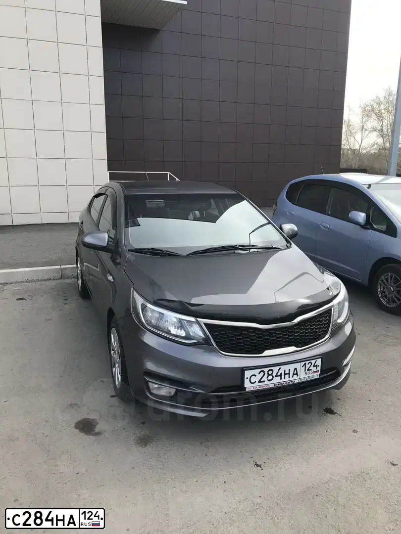Фото автомобиля KIA RIO, 2015 — госномер С284НА124. Цвет: ТЕМНО-СЕРЫЙ