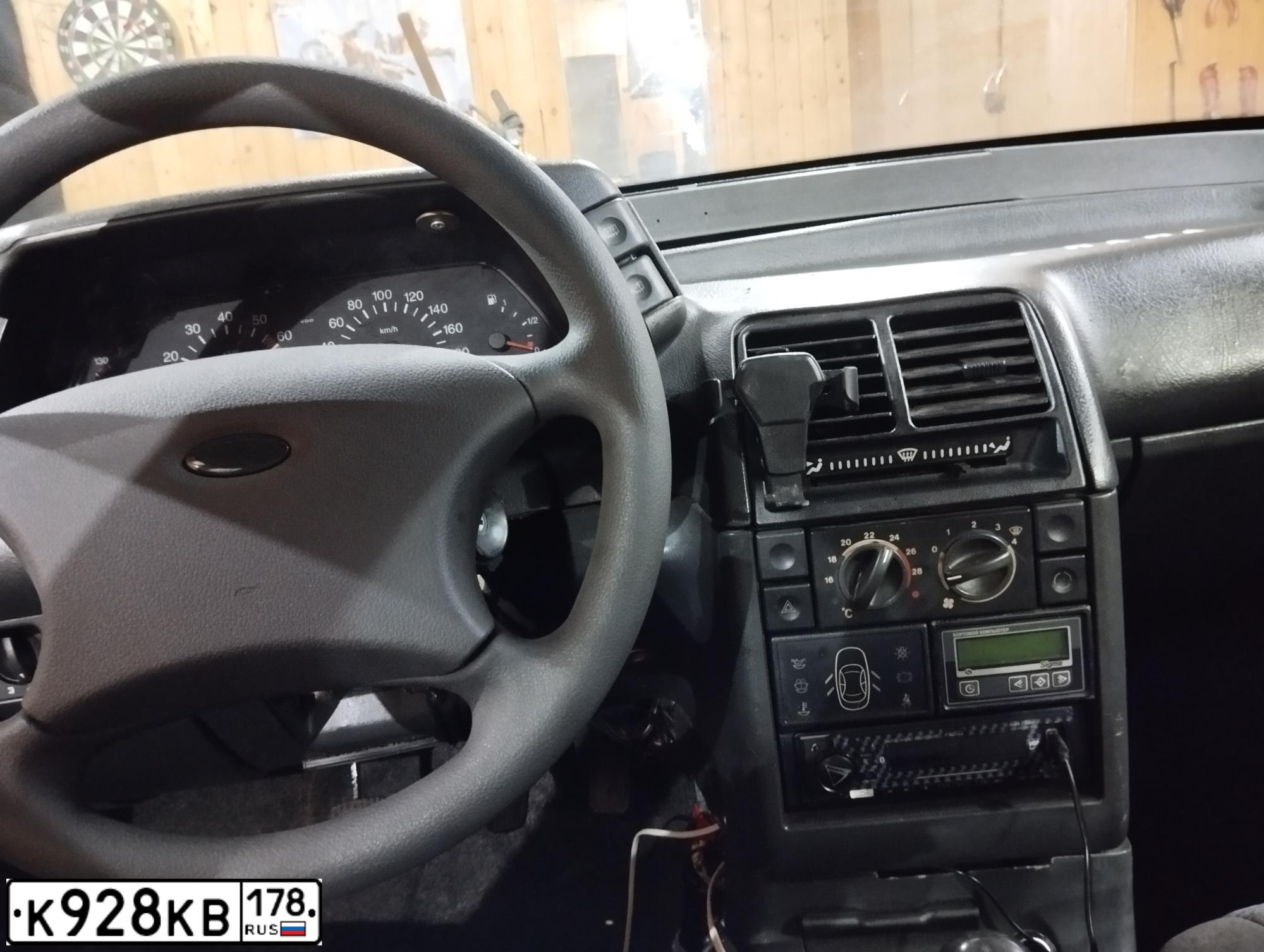 Фото автомобиля LADA 2112, 2004 — госномер К928КВ178. Цвет: ТЕМНО-ЗЕЛЕНЫЙ