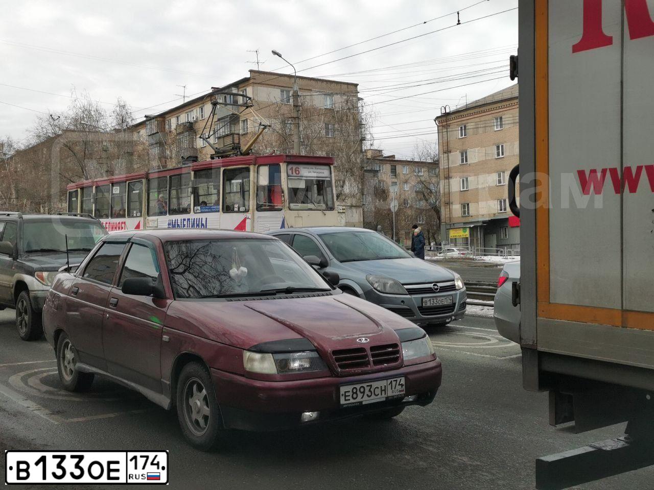 Фото автомобиля OPEL ASTRA, 2004 — госномер В133ОЕ174. Цвет: СЕРЫЙ