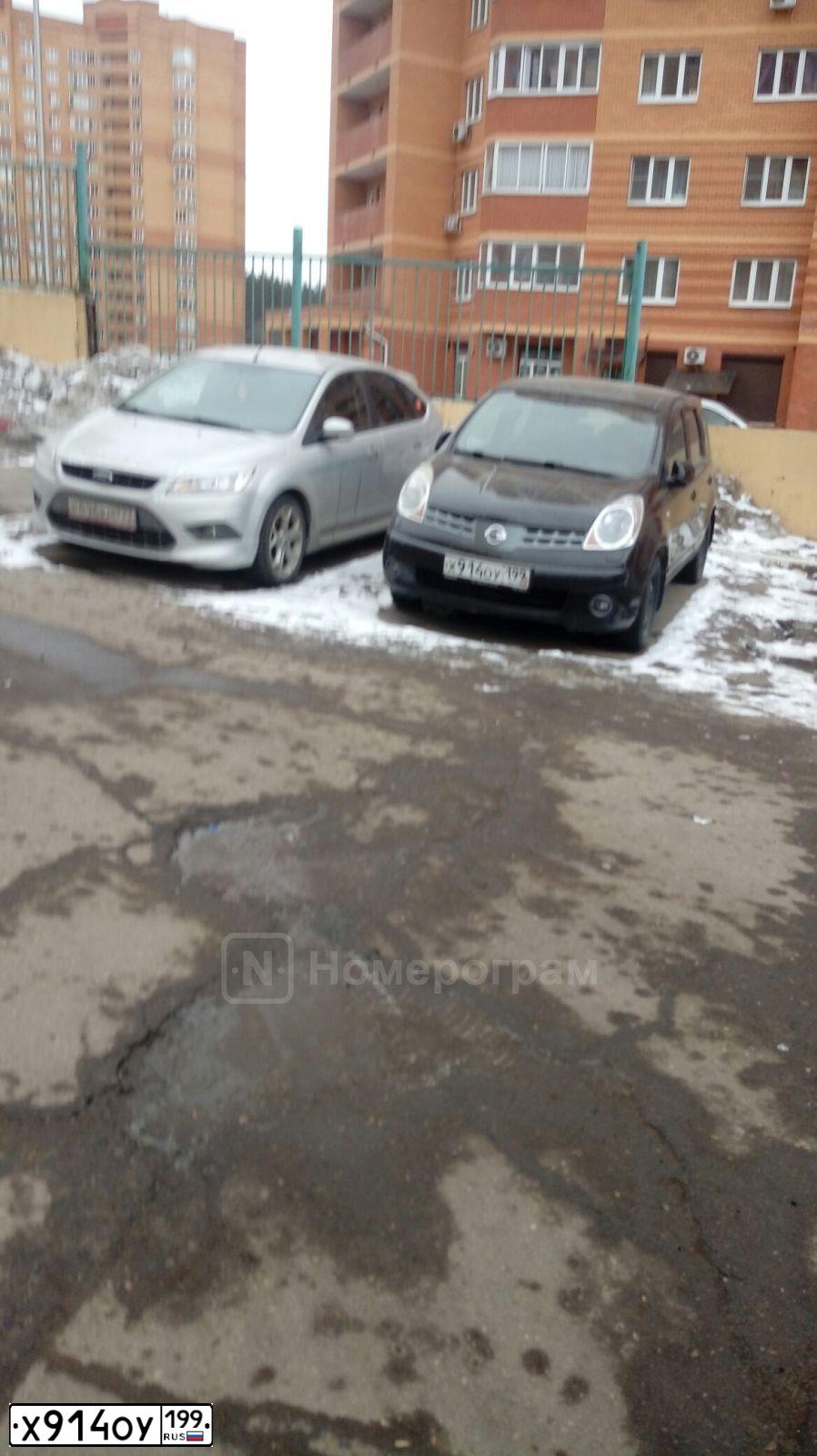 Фото автомобиля NISSAN NOTE, 2008 — госномер Х914ОУ199. Цвет: ЧЕРНЫЙ