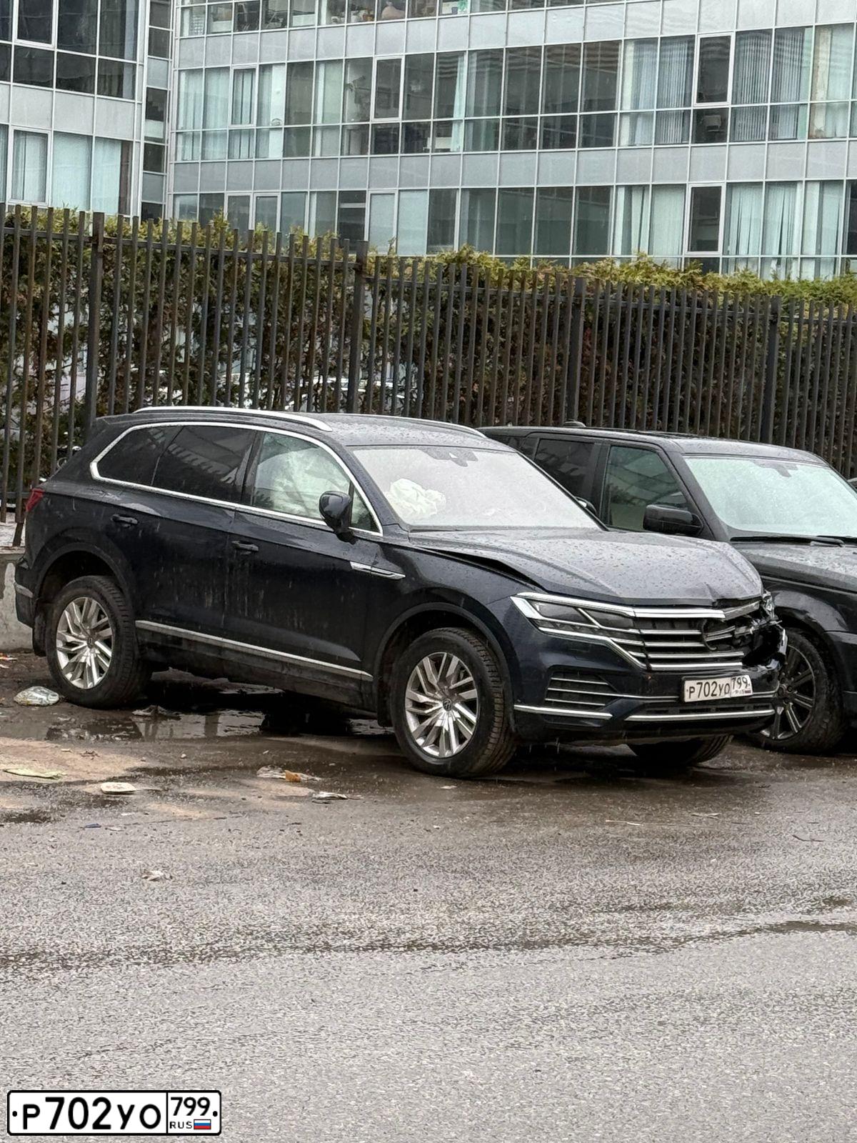 Фото автомобиля VOLKSWAGEN TOUAREG. Цвет: ЧЕРНЫЙ