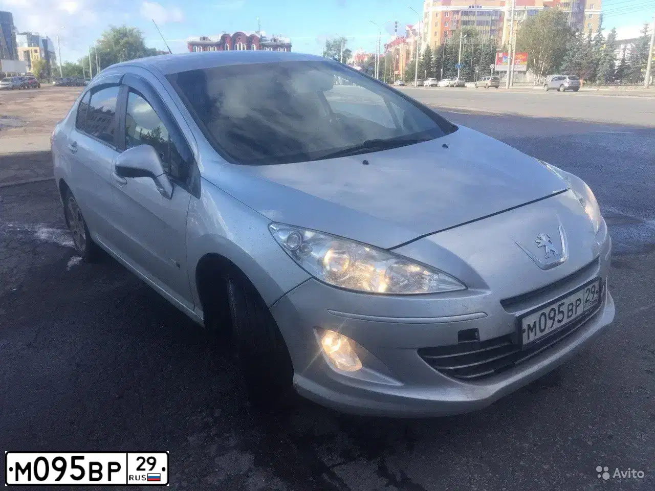 Фото автомобиля PEUGEOT 408, 2014 — госномер М095ВР29. Цвет: СЕРЕБРИСТЫЙ