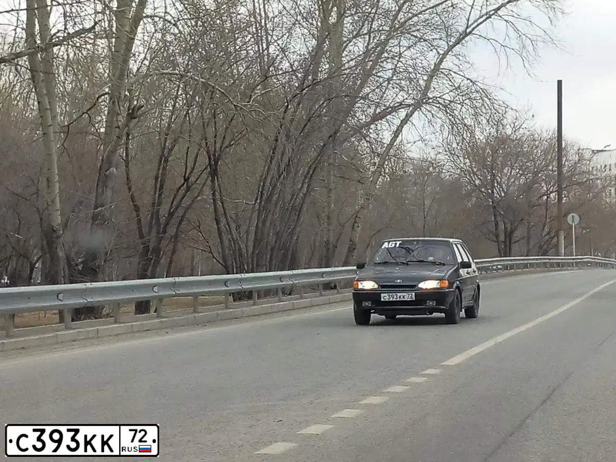 Фото автомобиля LADA 2114 SAMARA, 2009 — госномер С393КК72. Цвет: ЧЕРНЫЙ