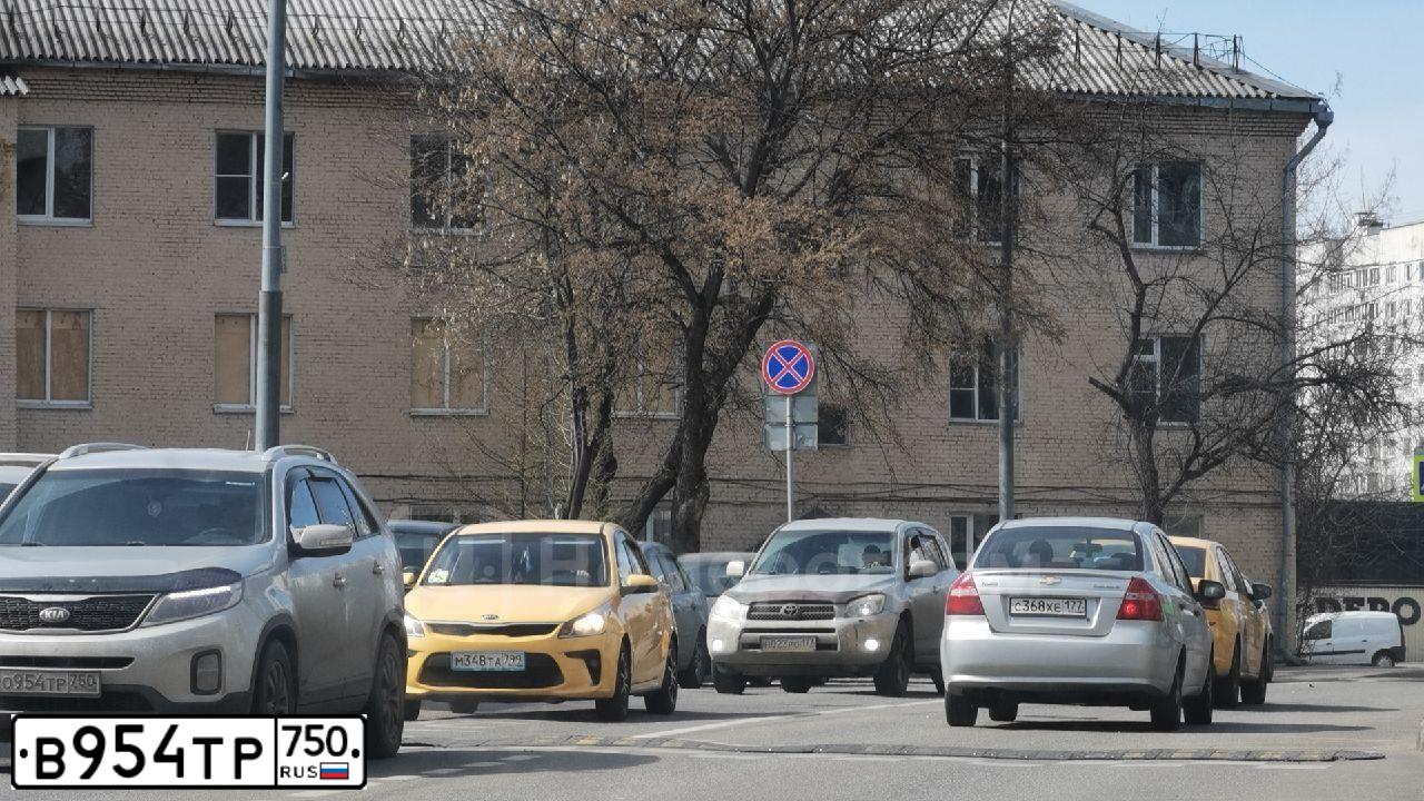 Фото автомобиля SUBARU FORESTER, 2018 — госномер В324ТХ790. Цвет: СЕРЕБРИСТЫЙ