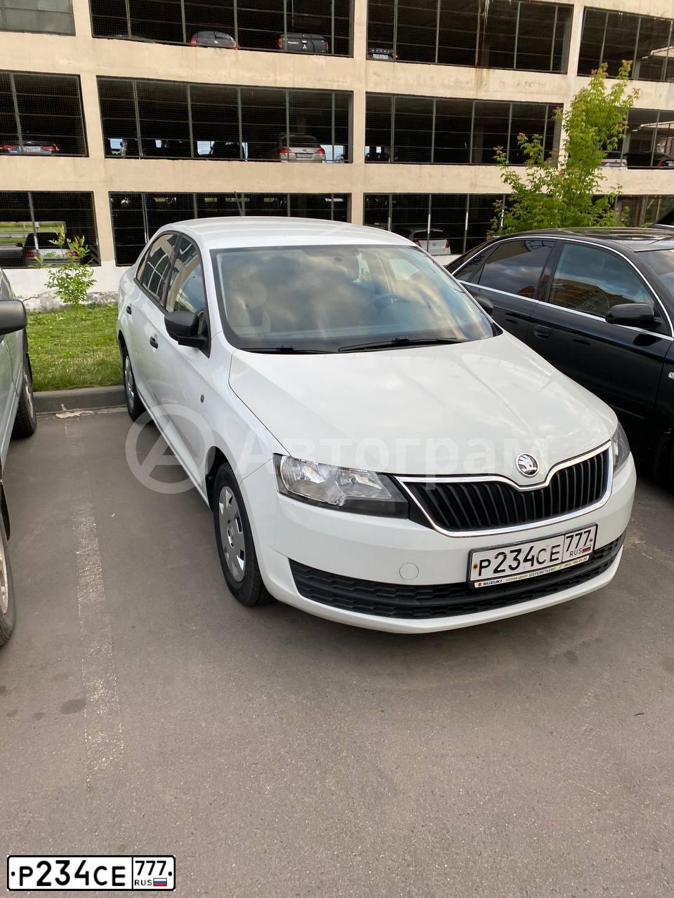 Фото автомобиля SKODA RAPID, 2014 — госномер Р234СЕ777. Цвет: БЕЛЫЙ