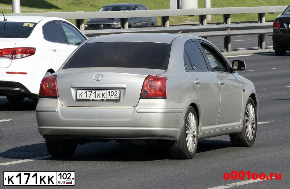 Фото автомобиля TOYOTA AVENSIS, 2005 — госномер К171КК102. Цвет: СЕРЕБРИСТЫЙ