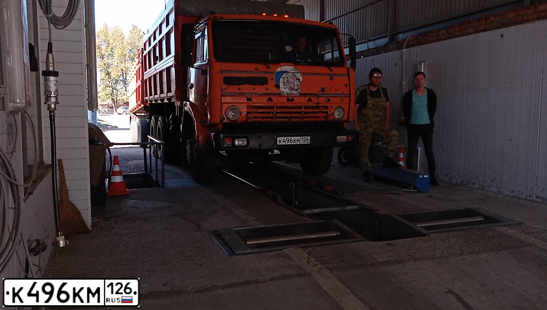 Фото автомобиля KAMAZ 5410 /6X4/, 1985 — госномер В777ЕР26. Цвет: Оранжевый