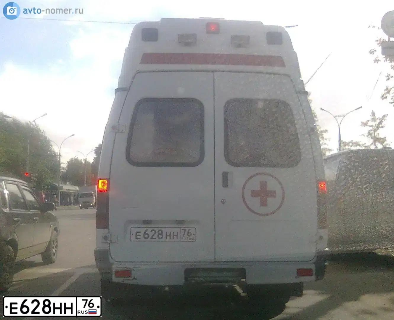 Фото автомобиля GAZ 3221 EL, 2004 — госномер Е628НН76. Цвет: БЕЛЫЙ