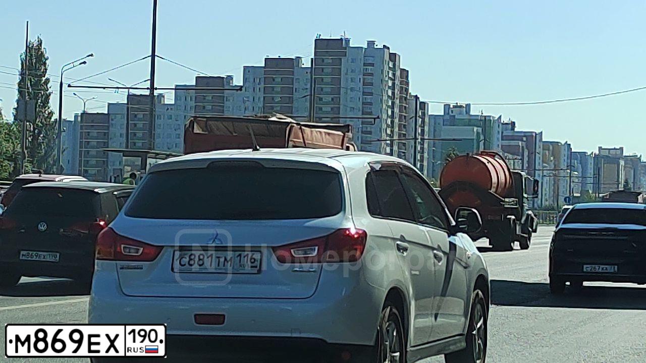 Фото автомобиля LADA 2114 SAMARA, 2010 — госномер У445РН750. Цвет: Светло-Серебристый металлик