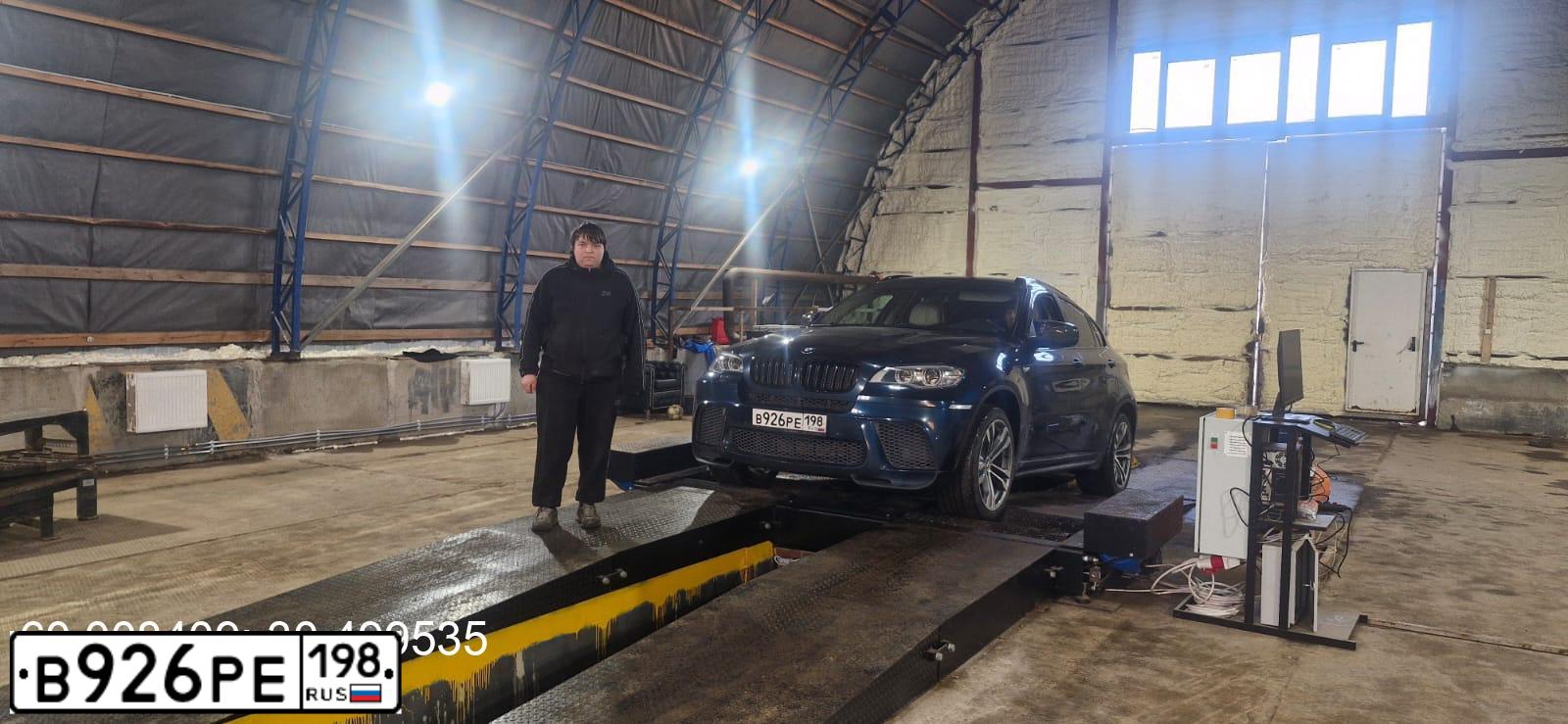 Фото автомобиля BMW X6, 2013 — госномер Е245СО89. Цвет: СИНИЙ