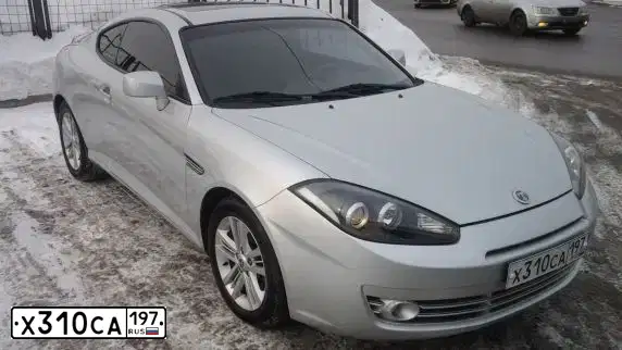 Фото автомобиля HYUNDAI S-COUPE  TUSCANI, 2009 — госномер Х310СА197. Цвет: СЕРЫЙ