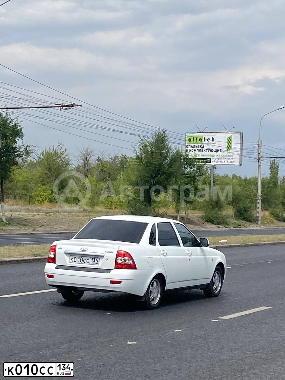 Фото автомобиля BMW 320I, 2011 — госномер Р278НУ154. Цвет: Белый