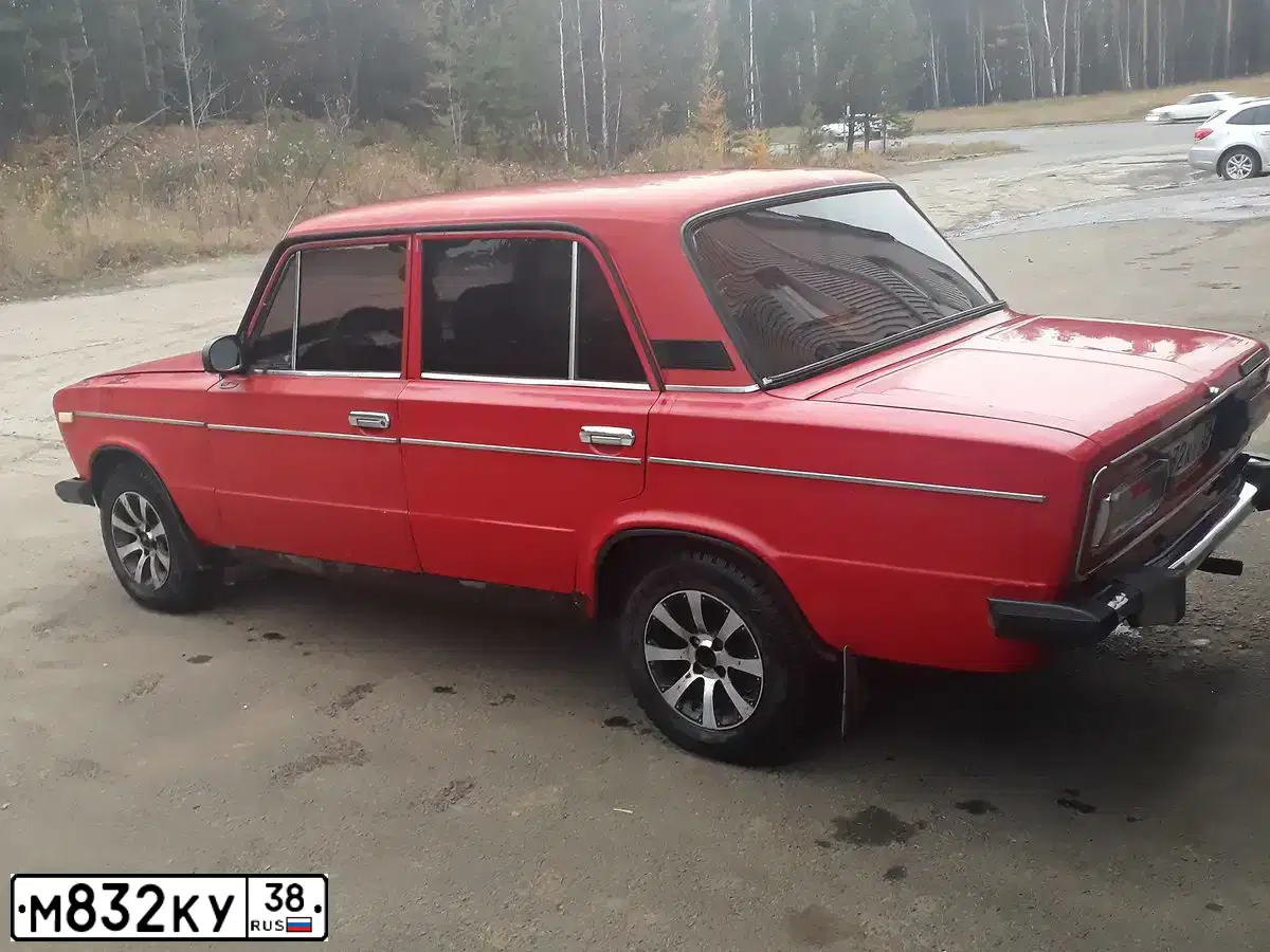 Фото автомобиля LADA 2106 LADA, 1995 — госномер М832КУ38. Цвет: Красный