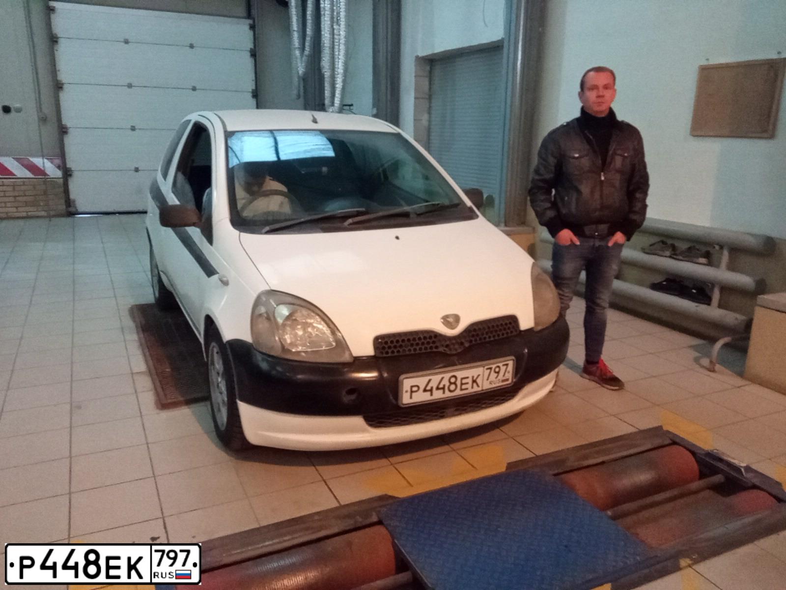 Фото автомобиля TOYOTA VITZ, 2001 — госномер Е149ВХ550