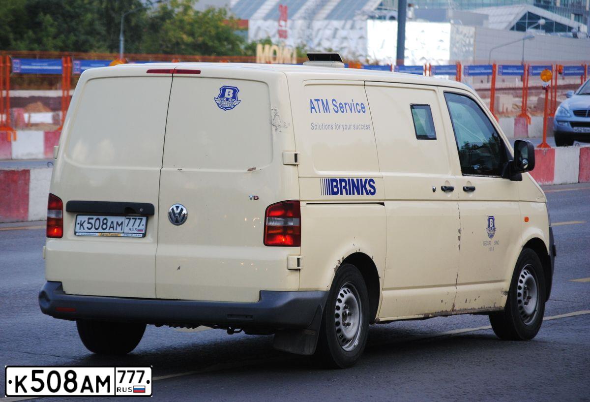 Фото автомобиля VOLKSWAGEN TRANSPORTER, 2006 — госномер Е672КХ178. Цвет: БЕЖЕВЫЙ