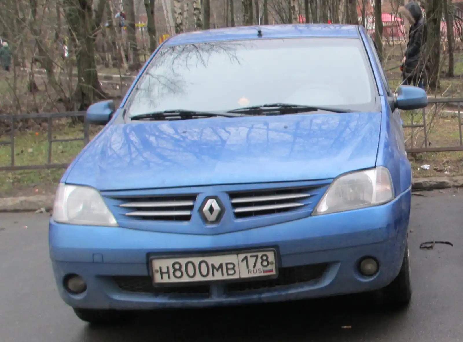 Фото автомобиля RENAULT LOGAN, 2007 — госномер Р407УС46. Цвет: СИНИЙ МЕТАЛЛИК