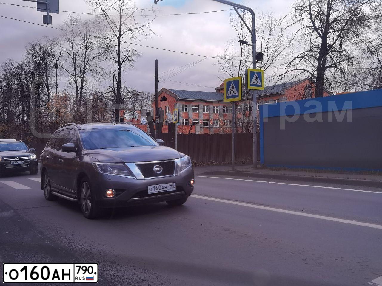 Фото автомобиля NISSAN PATHFINDER, 2014 — госномер А100АУ550. Цвет: Серый