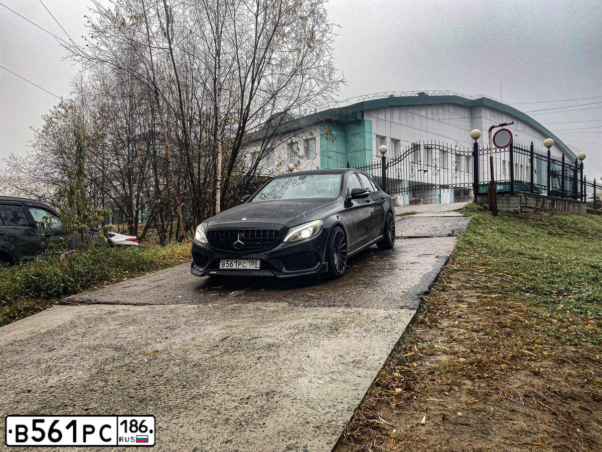 Фото автомобиля MERCEDES C-KLASSE, 2015 — госномер В561РС186. Цвет: ЧЕРНЫЙ