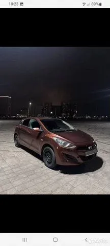 Фото автомобиля HYUNDAI I30, 2012 — госномер Е027ОР761. Цвет: Коричневый