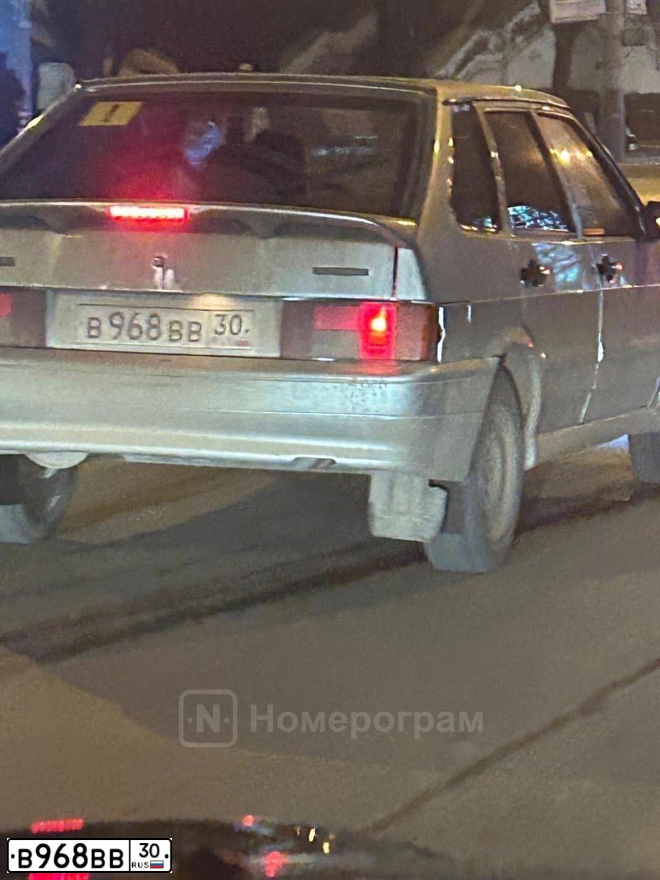 Фото автомобиля LADA 2114 SAMARA, 2008 — госномер В968ВВ30. Цвет: Светло-Серебристый металлик
