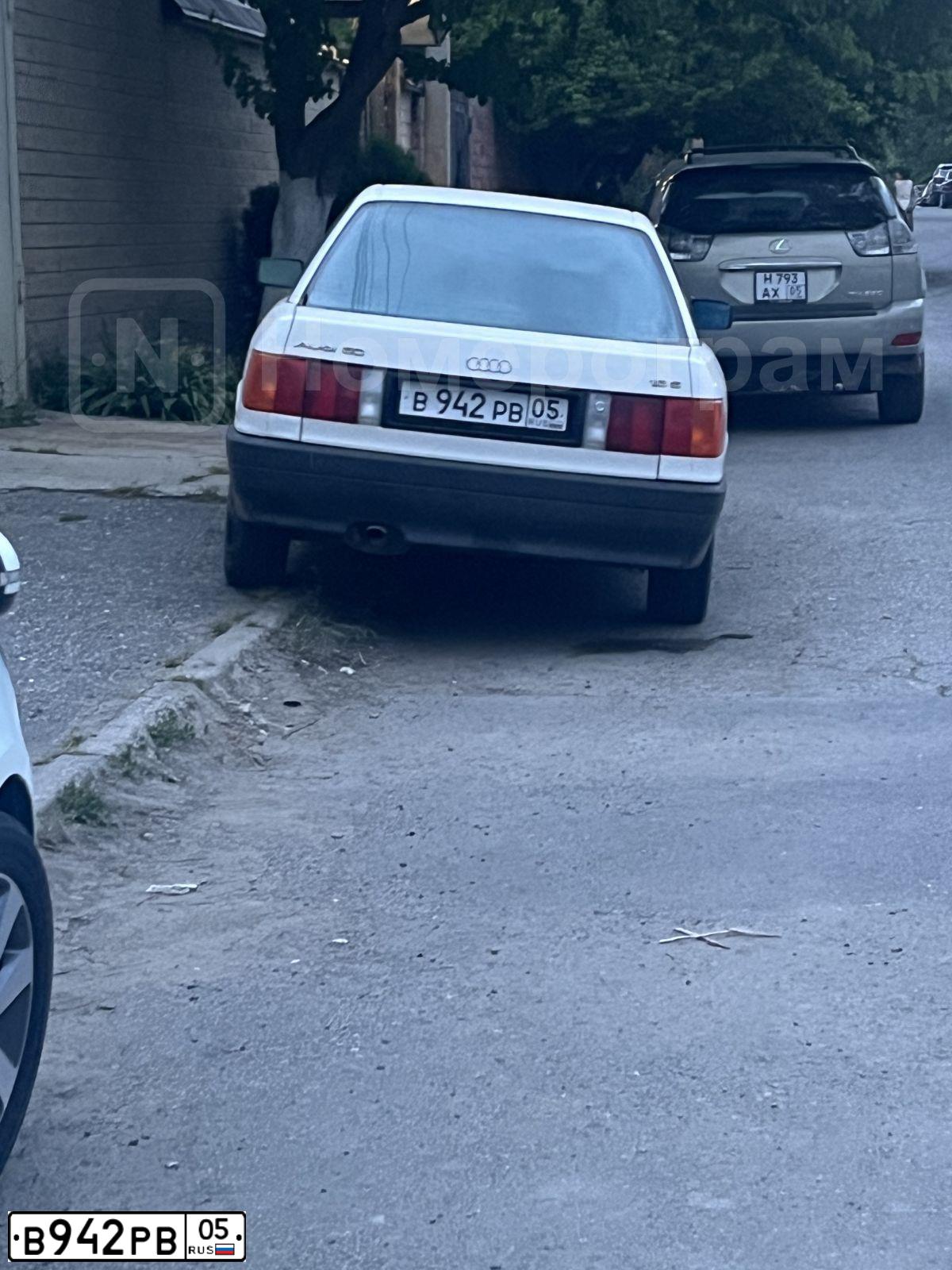 Фото автомобиля AUDI 80, 1988 — госномер В942РВ05. Цвет: БЕЛЫЙ