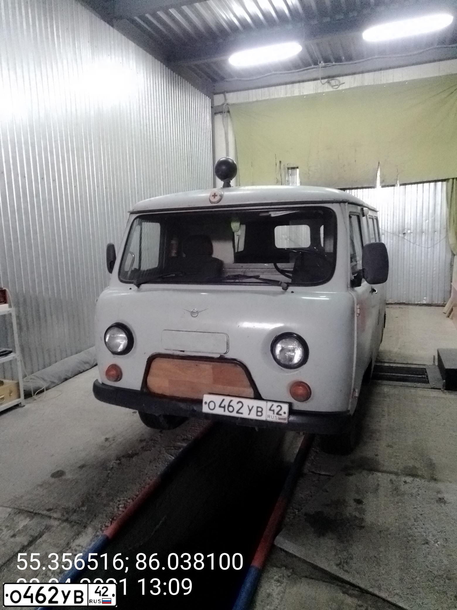 Фото автомобиля UAZ 3741, 2002 — госномер О462УВ42. Цвет: БЕЛАЯ НОЧЬ