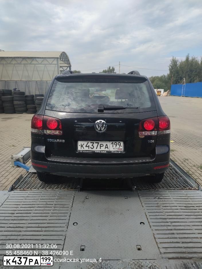 Фото автомобиля VOLKSWAGEN TOUAREG, 2008 — госномер К437РА199. Цвет: ЧЕРНЫЙ