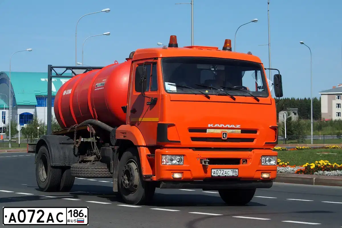 Фото автомобиля KAMAZ 43253 /4X2/, 2013 — госномер А072АС186. Цвет: ОРАНЖЕВЫЙ