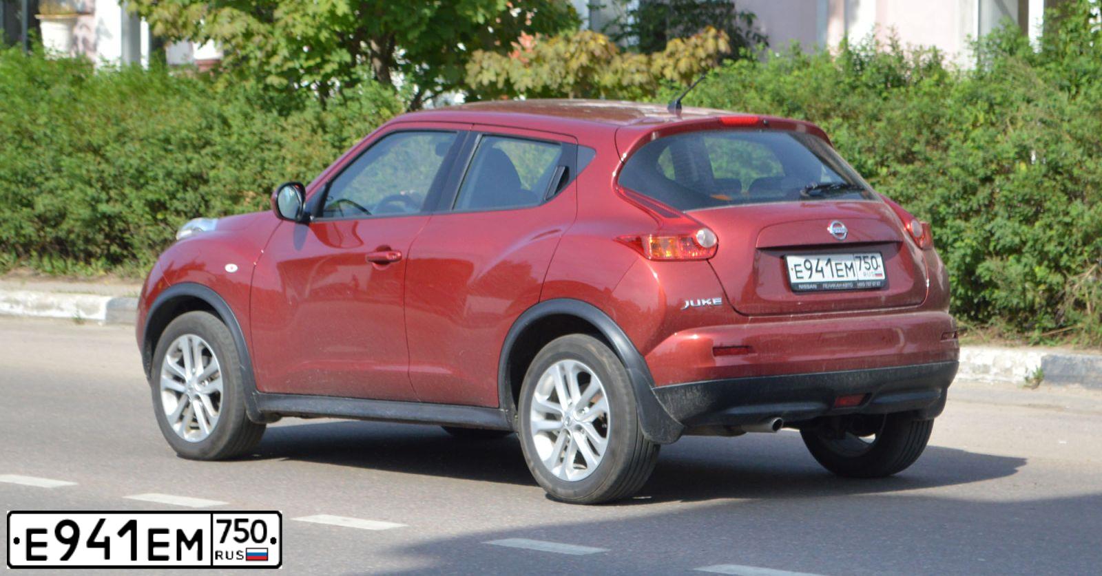 Фото автомобиля NISSAN JUKE, 2014 — госномер Е941ЕМ750. Цвет: КРАСНЫЙ