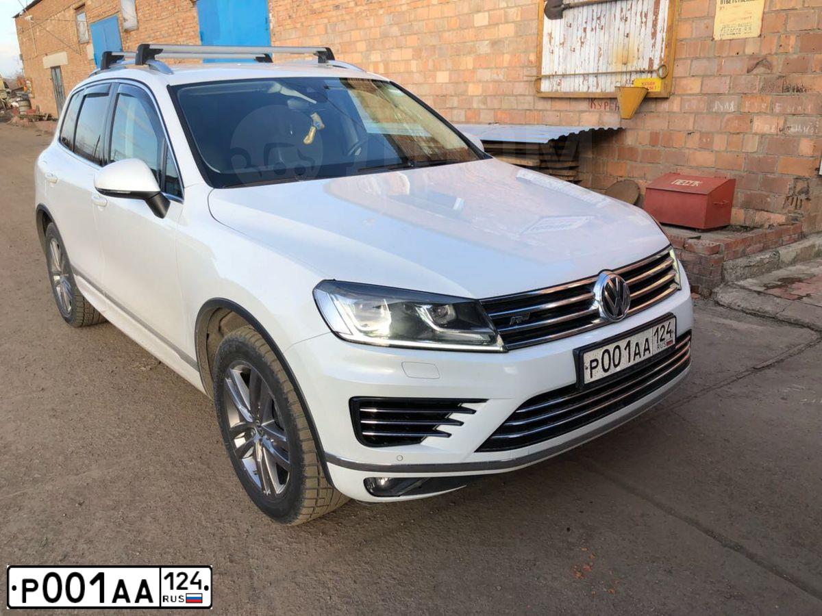 Фото автомобиля VOLKSWAGEN MULTIVAN, 2019 — госномер Р001АА124. Цвет: ЧЕРНЫЙ