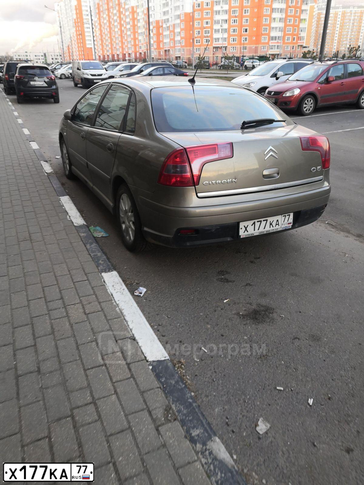 Фото автомобиля CITROEN СИТРОЕН С5, 2008 — госномер Х177КА77. Цвет: БЕЖЕВЫЙ