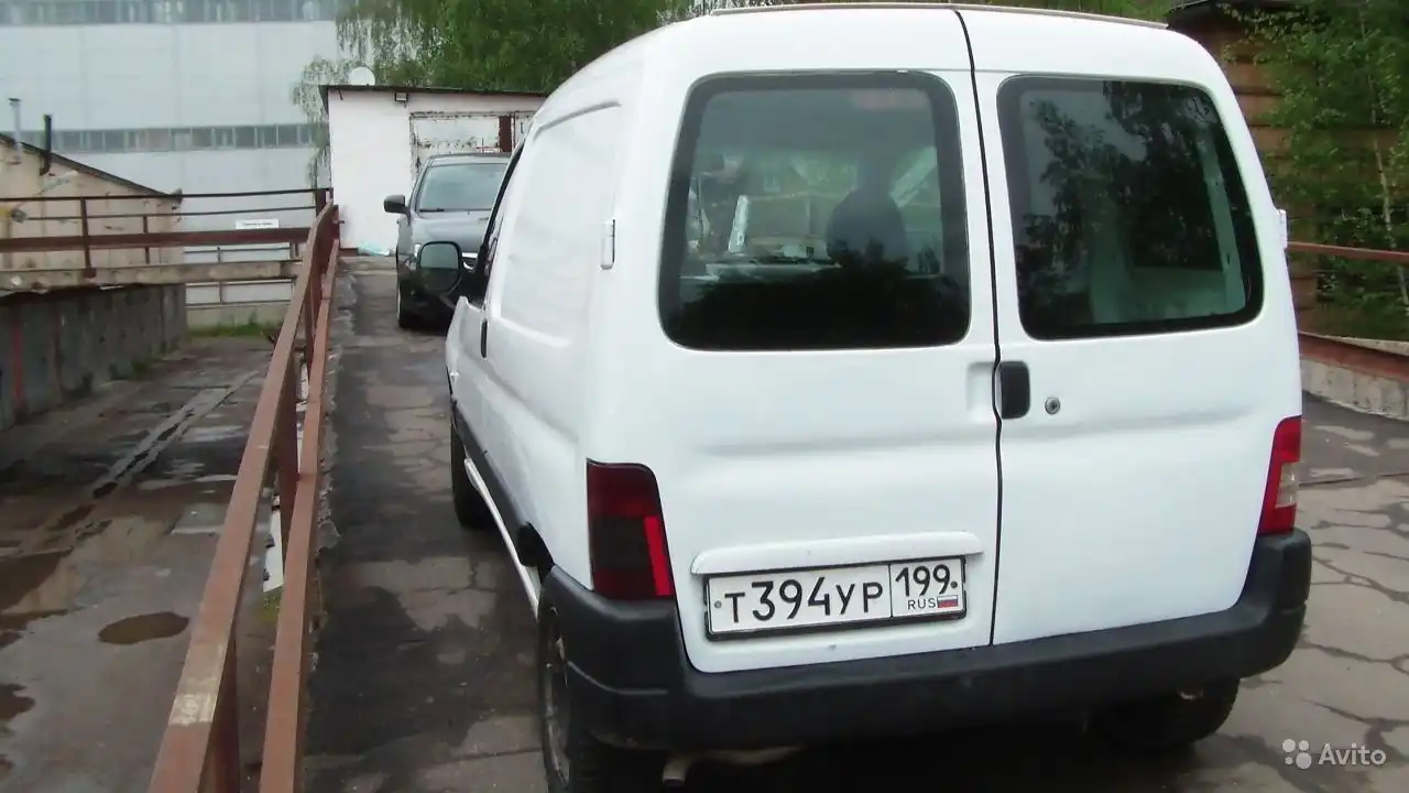 Фото автомобиля CITROEN BERLINGO, 2007 — госномер А822ХЕ198. Цвет: БЕЛЫЙ
