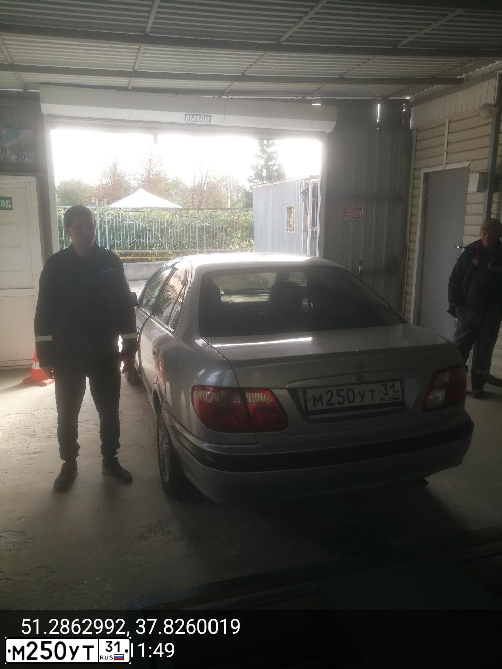 Фото автомобиля NISSAN ALMERA, 2001 — госномер М250УТ31. Цвет: Серебристый