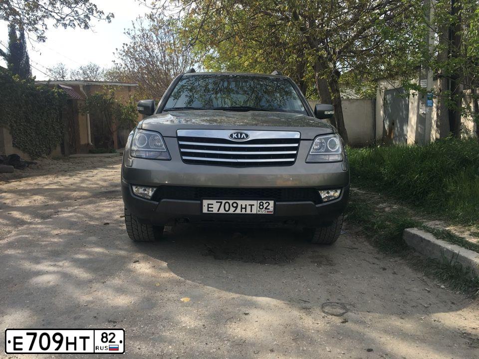Фото автомобиля KIA MOHAVE / BORREGO, 2009 — госномер Е709НТ82. Цвет: ПЕРЛАМУТРОВО-СЕРЕБРИСТЫЙ