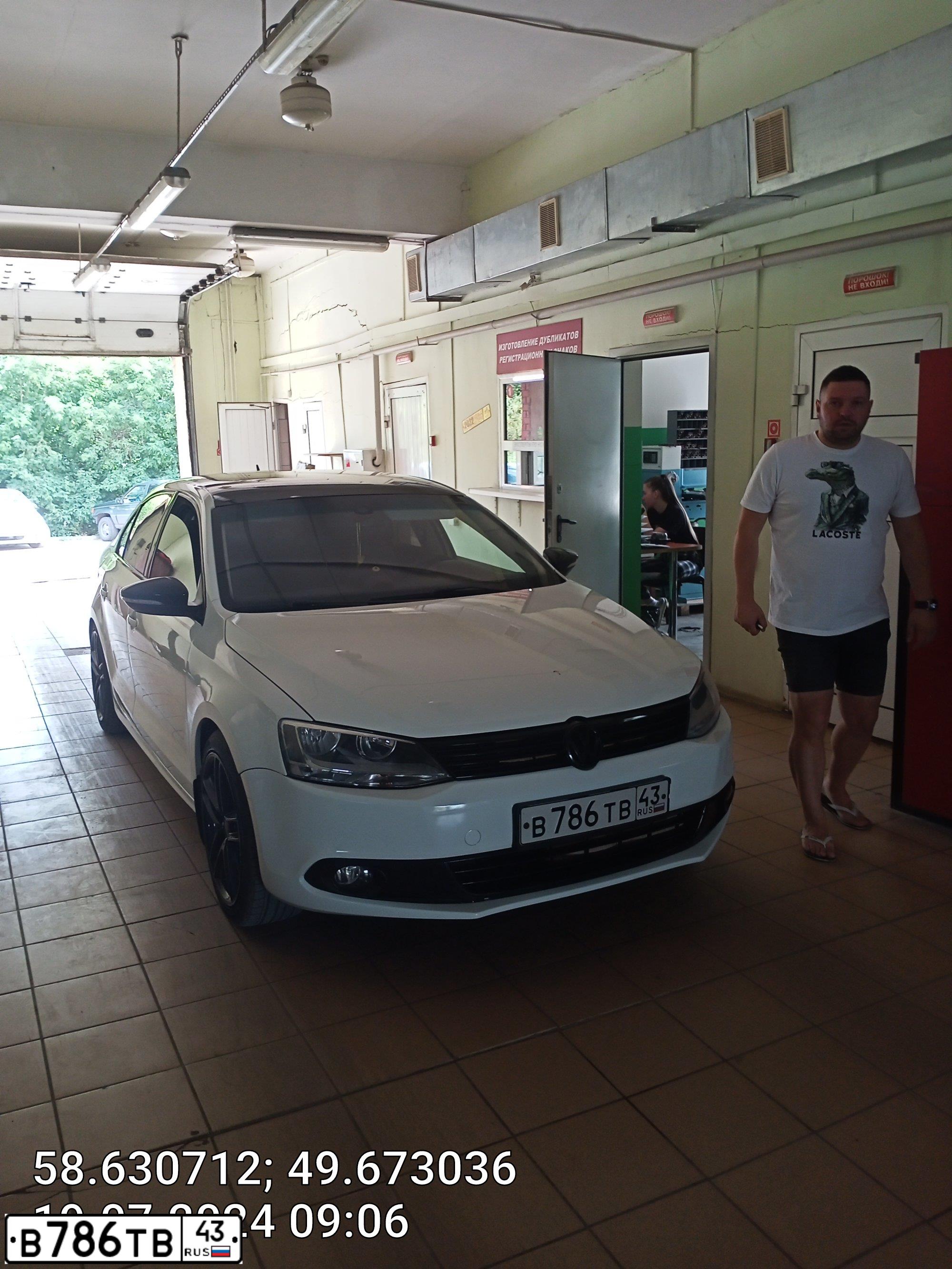 Фото автомобиля VOLKSWAGEN JETTA, 2013 — госномер С952УС43