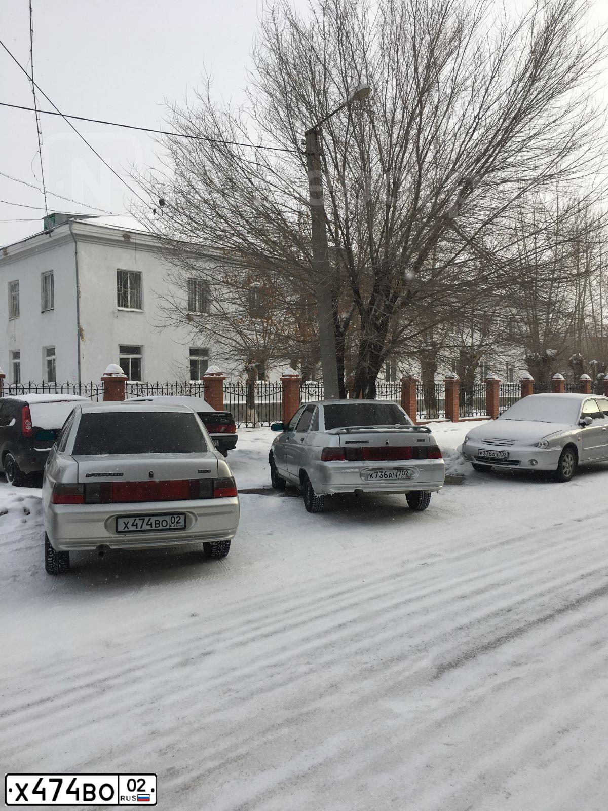 Фото автомобиля LADA 2110, 2005 — госномер Х474ВО02. Цвет: СЕРЕБРИСТО-БЕЖЕВЫЙ