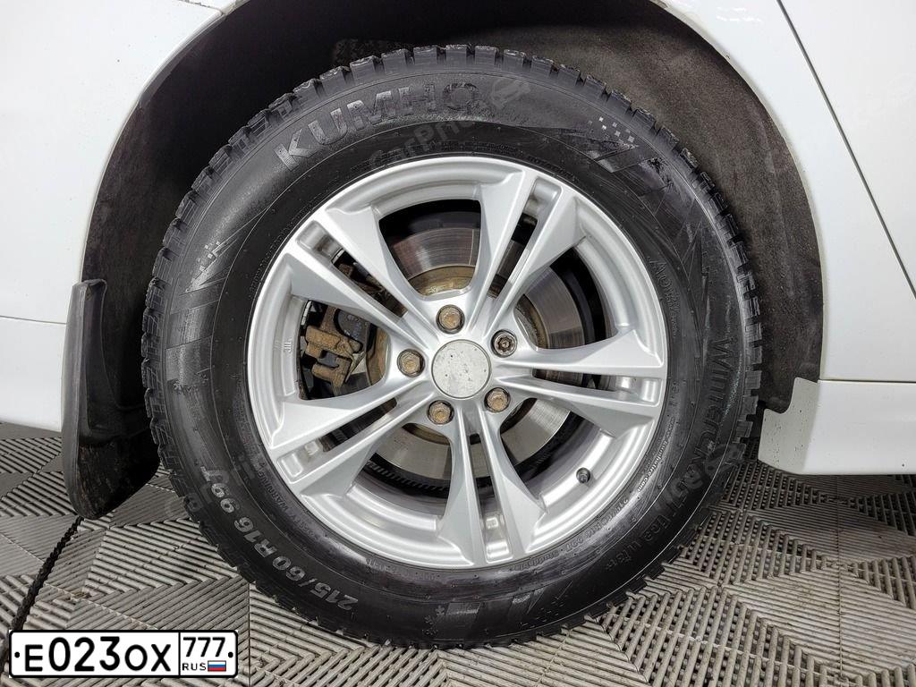 Фото автомобиля FORD ФОРД МОНДЕО, 2015 — госномер Е023ОХ777. Цвет: Белый