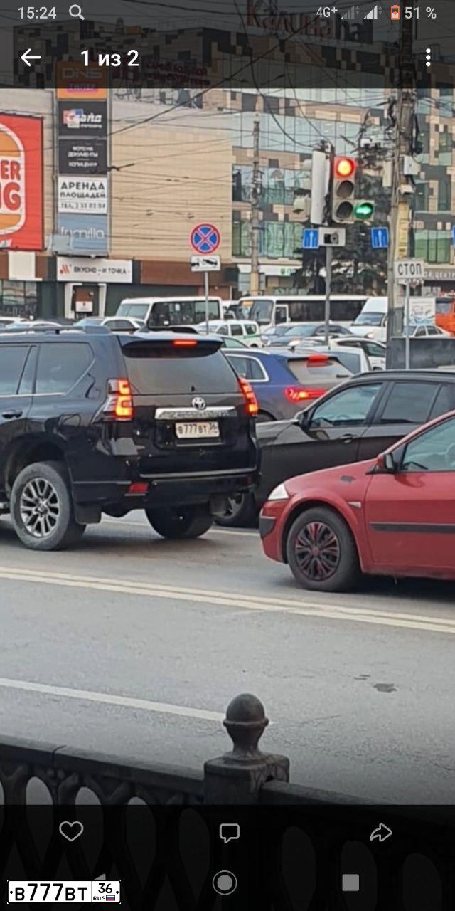 Фото автомобиля HYUNDAI IX35, 2013 — госномер Е856ВР136. Цвет: Коричневый