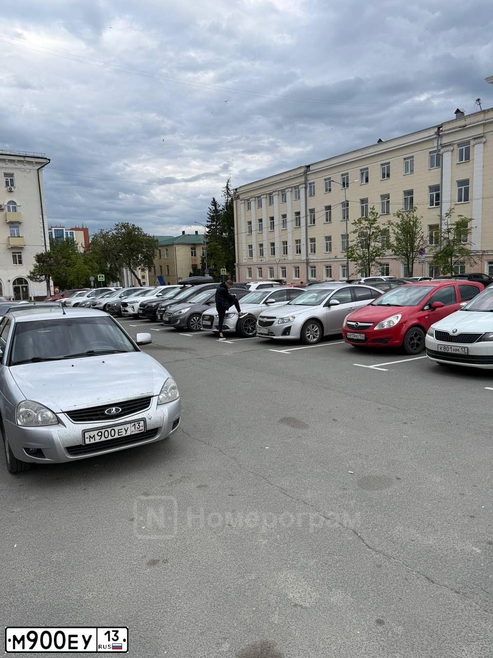 Фото автомобиля LADA PRIORA, 2012 — госномер Н257ЕН13