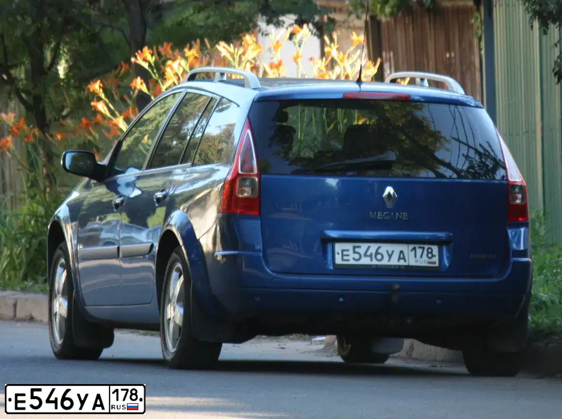 Фото автомобиля RENAULT MEGANE, 2007 — госномер Е546УА178. Цвет: СИНИЙ