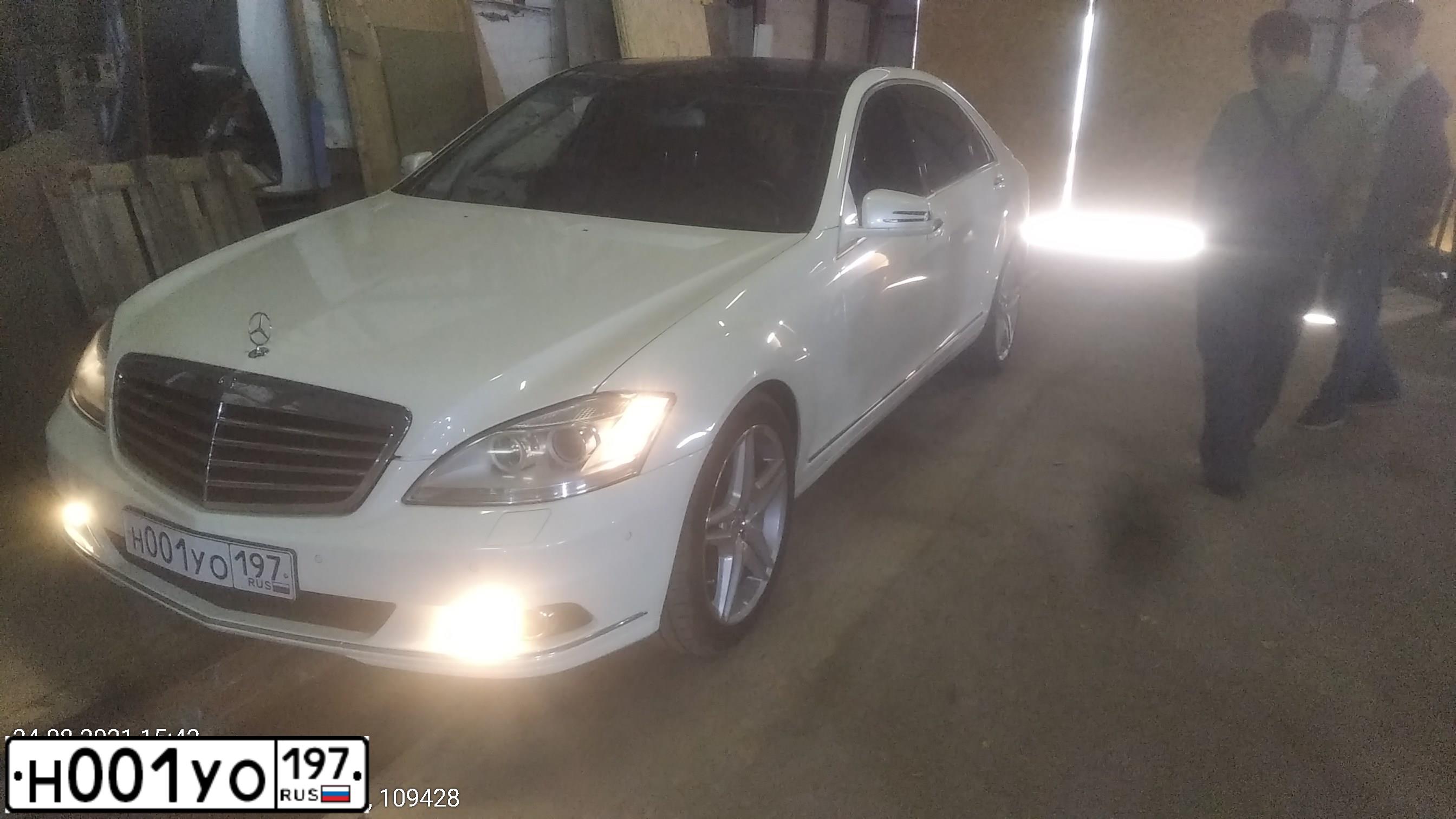 Фото автомобиля MERCEDES S-KLASSE, 2010 — госномер Т794НА797. Цвет: Белый